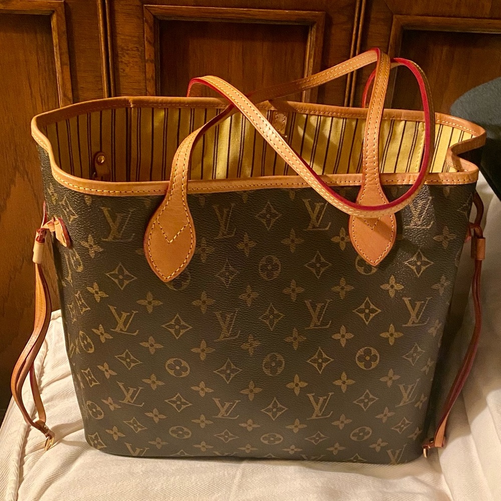 Louis Vuitton MM Neverfull